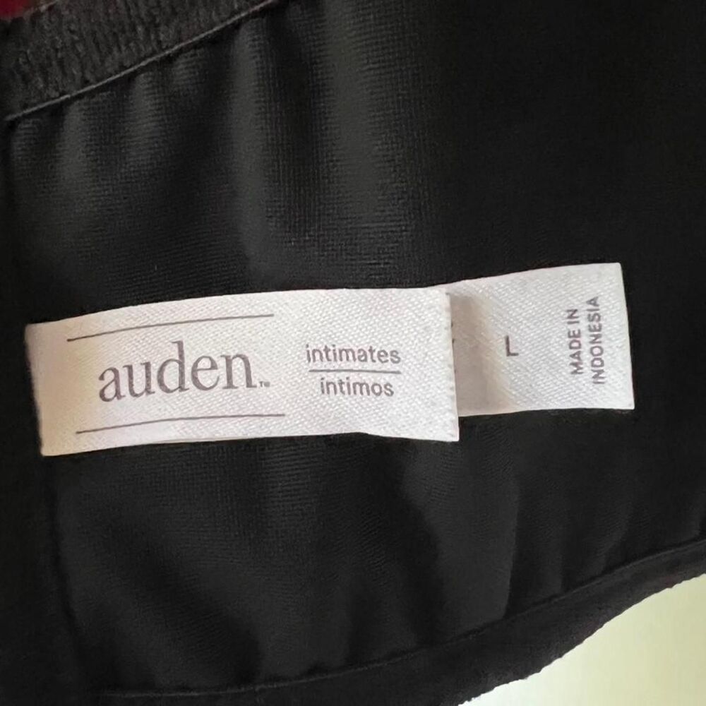 Auden Black Satin Cropped Corset Top - Picture 6 of 6